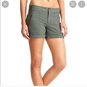 Donating on 3/14! Athleta Trekkie shorts